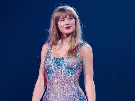 Taylor swift concierto - May 30, 2023 · Taylor Swift's Eras Tour should be a night to remember — spanning 52 dates, 20 stadiums, 10 albums and 44 songs, taking up more than three hours. But multiple fans are experiencing signs of ... 
